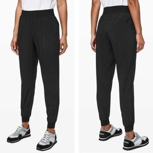 Lululemon Black Wanderer Jogger Swift Ultra Light 4-Way Stretch Size 2